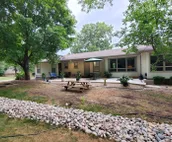 Peaceful retreat, just 10 minutes outside of town