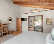 Luxe Designer Oceanfront, Courtyard, Dog-Friendly