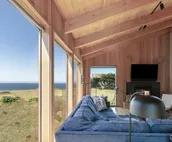 Luxe Designer Oceanfront, Courtyard, Dog-Friendly