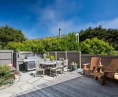 Luxe Designer Oceanfront, Courtyard, Dog-Friendly