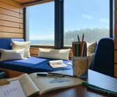 Luxe Designer Oceanfront, Courtyard, Dog-Friendly
