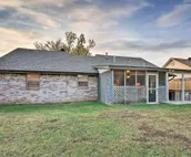 Home w/ Screened Porch ~ 10 Miles to Dtwn OKC!