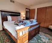 Premium Views of Mount Rushmore! Lodge in Keystone, sleeps 14 with HOT TUB