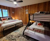 Premium Views of Mount Rushmore! Lodge in Keystone, sleeps 14 with HOT TUB