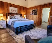 Premium Views of Mount Rushmore! Lodge in Keystone, sleeps 14 with HOT TUB