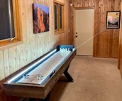 Premium Views of Mount Rushmore! Lodge in Keystone, sleeps 14 with HOT TUB