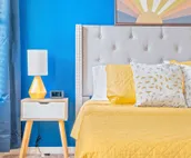 Dallas Retro House | KING Bed & Backyard