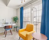 Dallas Retro House | KING Bed & Backyard