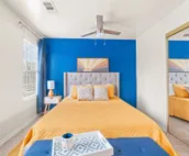 Dallas Retro House | KING Bed & Backyard