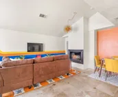 Dallas Retro House | KING Bed & Backyard