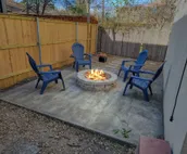 Dallas Retro House | KING Bed & Backyard