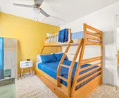 Dallas Retro House | KING Bed & Backyard
