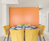 Dallas Retro House | KING Bed & Backyard