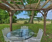 Spacious Apt Overlooking AR River: Near Dtwn!
