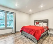 Spacious Apt Overlooking AR River: Near Dtwn!