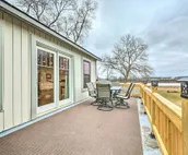 Spacious Apt Overlooking AR River: Near Dtwn!