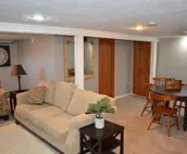 Quiet home in the heart of town, close to Airport and Interstate