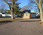 Quiet home in the heart of town, close to Airport and Interstate