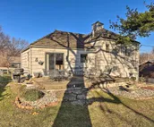Cozy Kansas City Home w/ Yard - 9 Mi to Dtwn!