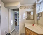 Cozy Kansas City Home w/ Yard - 9 Mi to Dtwn!