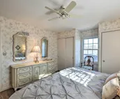 Cozy Kansas City Home w/ Yard - 9 Mi to Dtwn!