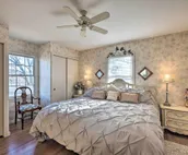 Cozy Kansas City Home w/ Yard - 9 Mi to Dtwn!
