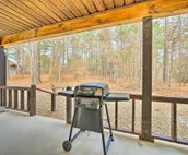 Chic Woodlands Escape w/ Hot Tub & Fire Pit!