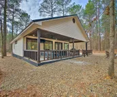 Chic Woodlands Escape w/ Hot Tub & Fire Pit!
