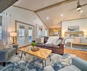 Chic Woodlands Escape w/ Hot Tub & Fire Pit!