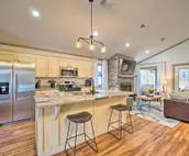 Chic Woodlands Escape w/ Hot Tub & Fire Pit!