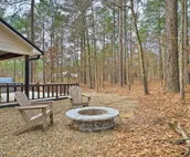Chic Woodlands Escape w/ Hot Tub & Fire Pit!