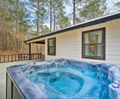 Chic Woodlands Escape w/ Hot Tub & Fire Pit!