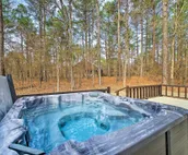 Chic Woodlands Escape w/ Hot Tub & Fire Pit!