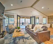 Chic Woodlands Escape w/ Hot Tub & Fire Pit!