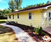 Creekside Retreat Minutes From Hot Springs