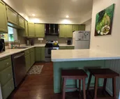 Creekside Retreat Minutes From Hot Springs
