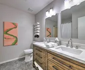 Modern Fayetteville Home < 1 Mi to U of A!