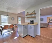 Modern Fayetteville Home < 1 Mi to U of A!
