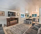 Inviting Juneau Home - Walk to Glacier Trails