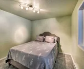 Inviting Juneau Home - Walk to Glacier Trails