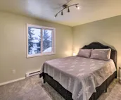 Inviting Juneau Home - Walk to Glacier Trails