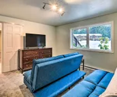 Inviting Juneau Home - Walk to Glacier Trails
