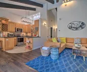 Epic Mammoth Lakes Getaway w/ Shared Pool, Hot Tub