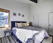 Epic Mammoth Lakes Getaway w/ Shared Pool, Hot Tub