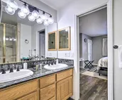 Epic Mammoth Lakes Getaway w/ Shared Pool, Hot Tub