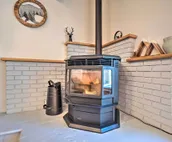 Epic Mammoth Lakes Getaway w/ Shared Pool, Hot Tub