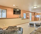 Lead Apartment ~ 5 Mi to Terry Peak Skiing!