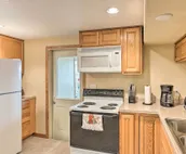 Lead Apartment ~ 5 Mi to Terry Peak Skiing!