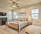 Edmond Oasis w/ Rooftop Lounge: Walk to Dtwn!