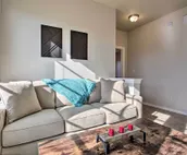 Edmond Oasis w/ Rooftop Lounge: Walk to Dtwn!